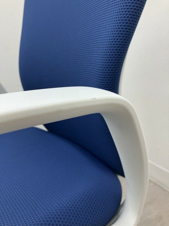 オカムラsulato(スラート)シリーズ 固定肘付スラートチェア 商品画像19