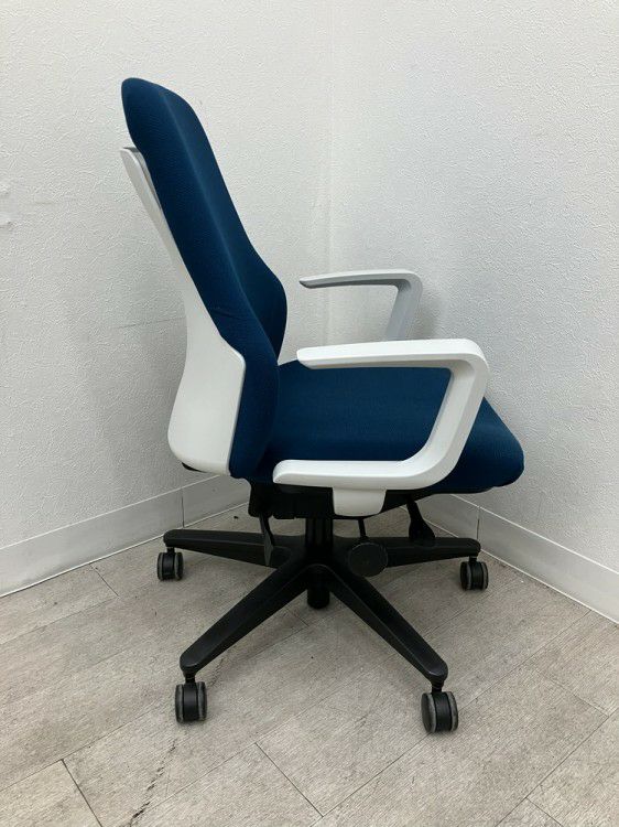 コクヨ固定肘付グーフォチェア 商品画像3