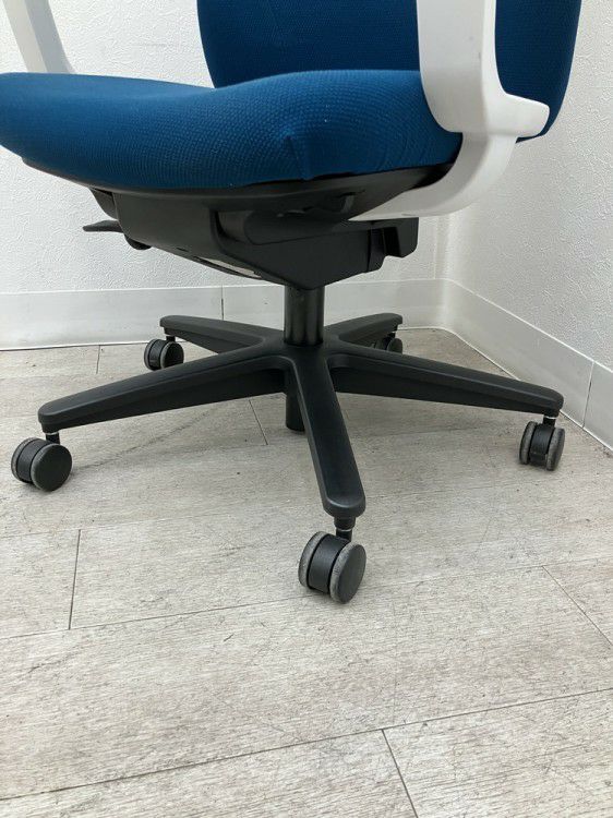 コクヨ固定肘付グーフォチェア 商品画像13