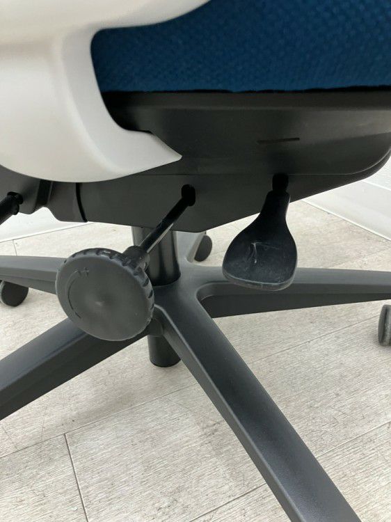 コクヨ固定肘付グーフォチェア 商品画像17