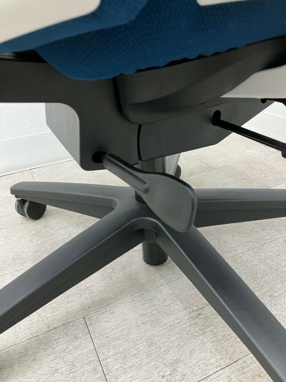 コクヨ固定肘付グーフォチェア 商品画像19