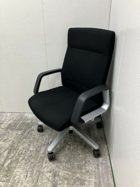 コクヨ320シリーズ 固定肘付マネジメントチェア 商品画像1