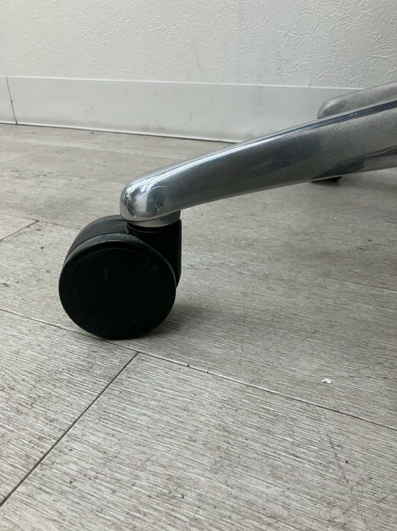 オカムラSabrina(サブリナ)シリーズ 固定肘付サブリナチェア 商品画像7