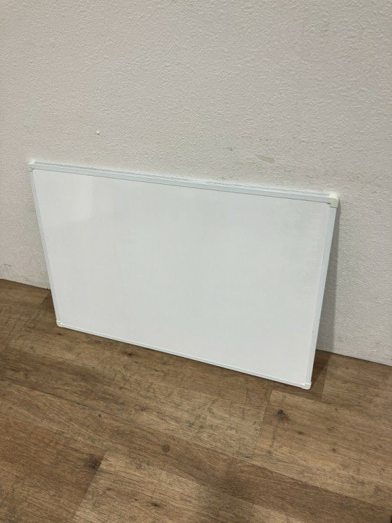 プラス900壁掛ホワイトボード 商品画像1