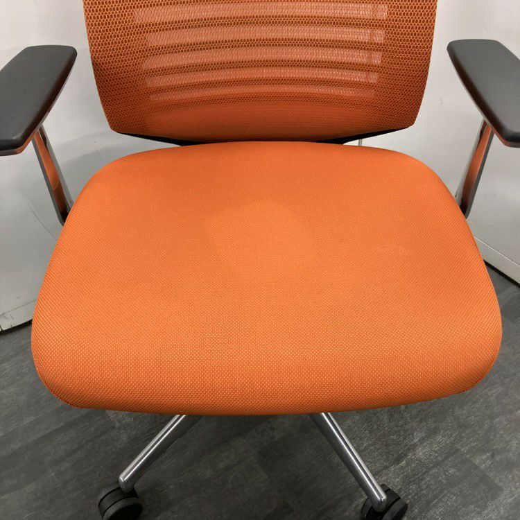 コクヨ固定肘付ベゼルチェア 商品画像6