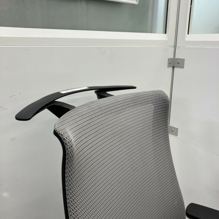 コクヨ固定肘付ベゼルチェア 商品画像5