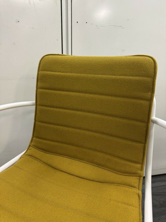 コクヨデイズオフィス オフセットフレームシリーズ ミーティングチェア 商品画像3