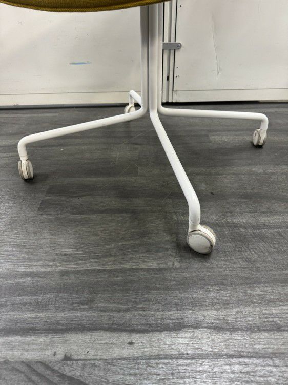 コクヨデイズオフィス オフセットフレームシリーズ ミーティングチェア 商品画像5