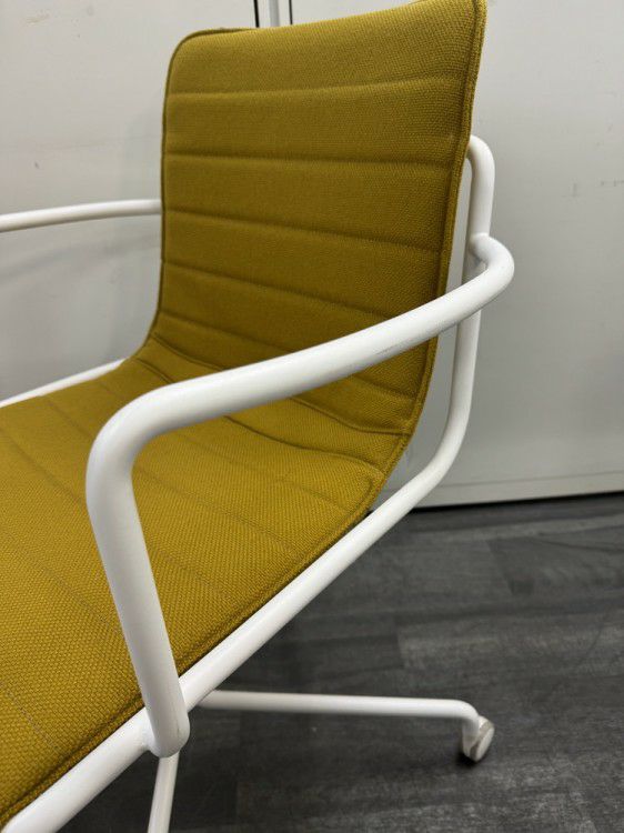 コクヨデイズオフィス オフセットフレームシリーズ ミーティングチェア 商品画像6