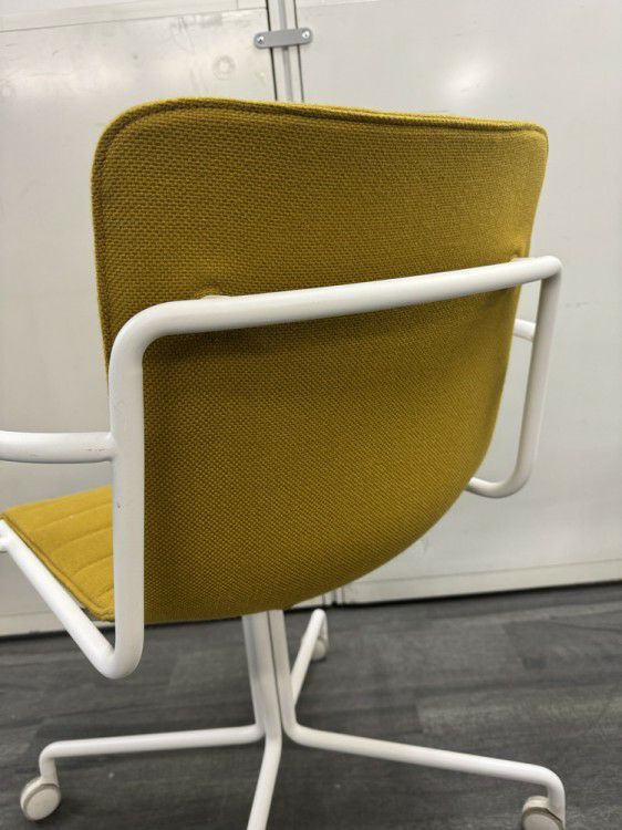 コクヨデイズオフィス オフセットフレームシリーズ ミーティングチェア 商品画像7