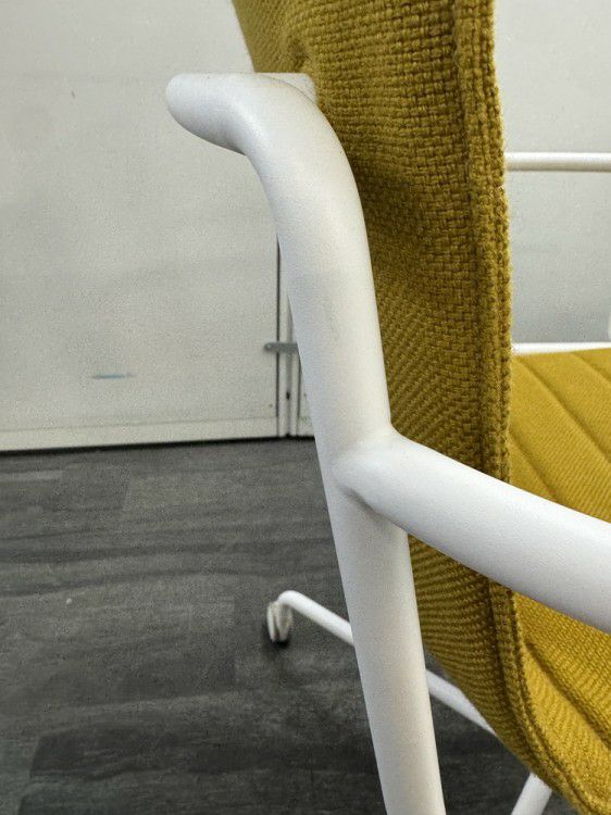 コクヨデイズオフィス オフセットフレームシリーズ ミーティングチェア 商品画像8