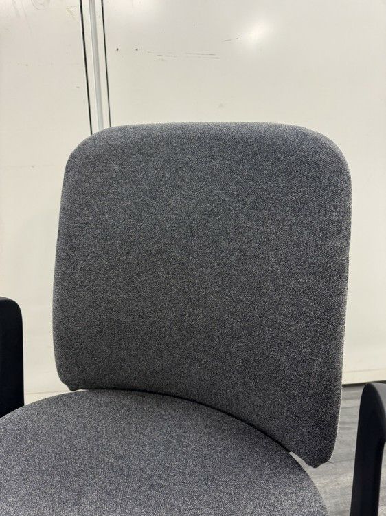 オカムラ固定肘付ライブスエントリーチェア 商品画像3