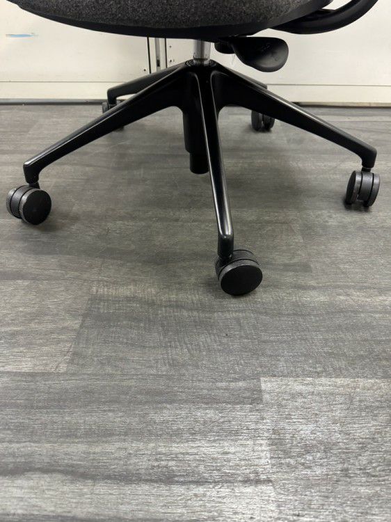 オカムラ固定肘付ライブスエントリーチェア 商品画像5