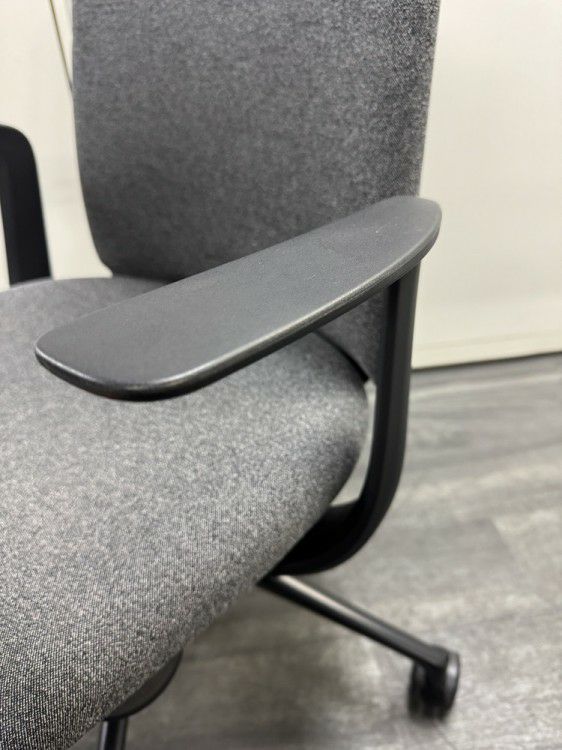 オカムラ固定肘付ライブスエントリーチェア 商品画像6