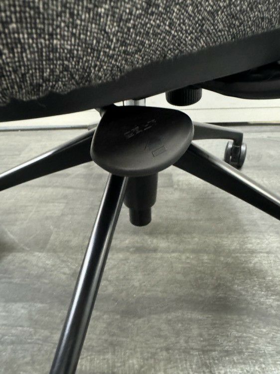 オカムラ固定肘付ライブスエントリーチェア 商品画像8