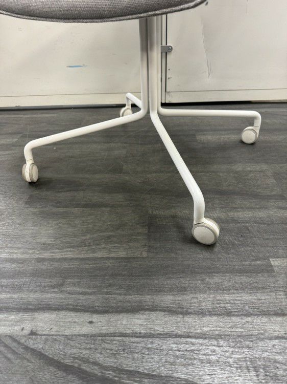 コクヨデイズオフィス オフセットフレームシリーズ ミーティングチェア 商品画像5