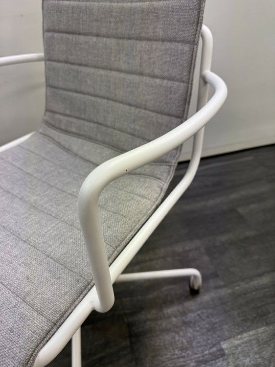 コクヨデイズオフィス オフセットフレームシリーズ ミーティングチェア 商品画像6