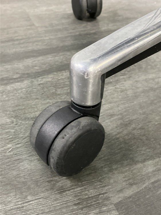 エルゴヒューマン可動肘付ベーシックチェア 商品画像13