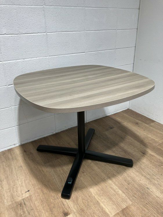 オカムラライブスシリーズ 角テーブル 商品画像1