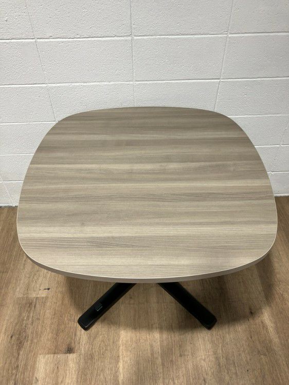 オカムラライブスシリーズ 角テーブル 商品画像2