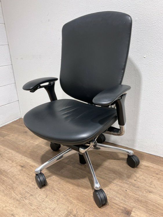 オカムラコンテッサ（Contessa）チェア 可動肘付コンテッサチェア 商品画像1