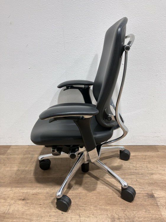 オカムラコンテッサ（Contessa）チェア 可動肘付コンテッサチェア 商品画像2