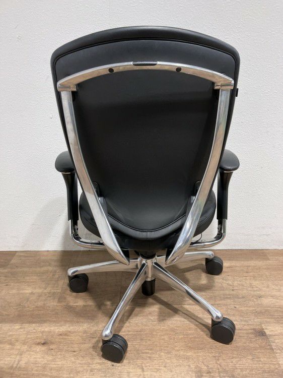 オカムラコンテッサ（Contessa）チェア 可動肘付コンテッサチェア 商品画像3