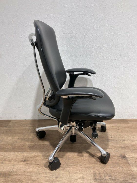 オカムラコンテッサ（Contessa）チェア 可動肘付コンテッサチェア 商品画像4