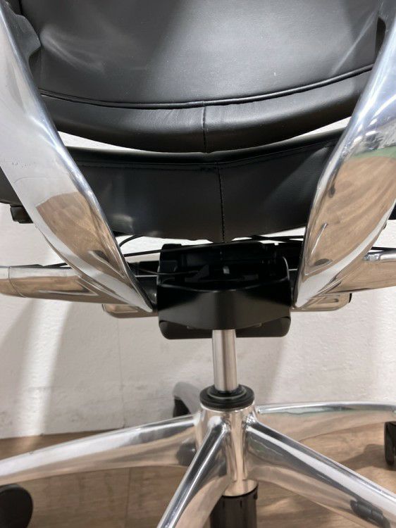 オカムラコンテッサ（Contessa）チェア 可動肘付コンテッサチェア 商品画像9