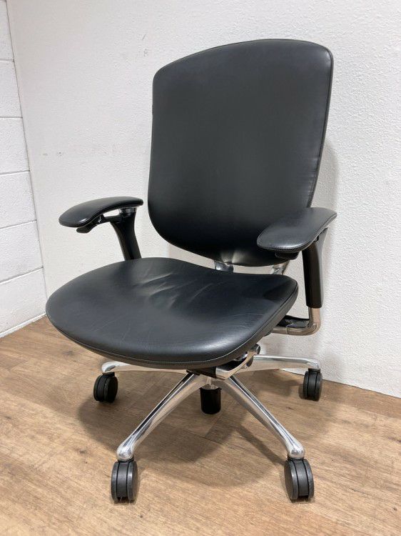 オカムラコンテッサ（Contessa）チェア 可動肘付コンテッサチェア 商品画像1