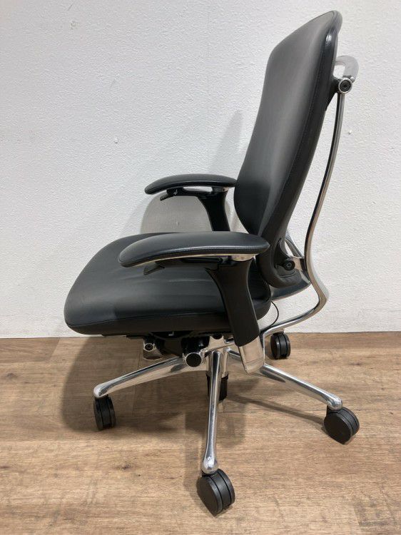 オカムラコンテッサ（Contessa）チェア 可動肘付コンテッサチェア 商品画像2