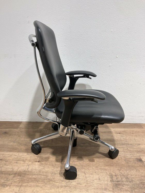 オカムラコンテッサ（Contessa）チェア 可動肘付コンテッサチェア 商品画像4