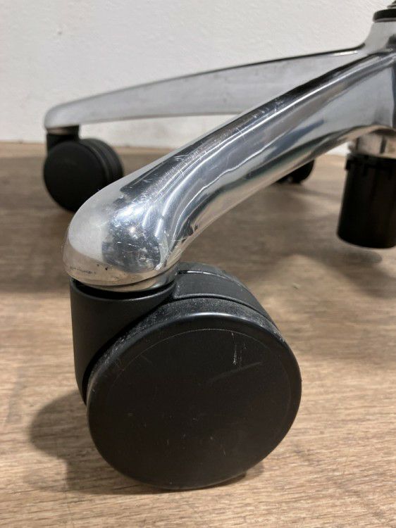 オカムラコンテッサ（Contessa）チェア 可動肘付コンテッサチェア 商品画像12