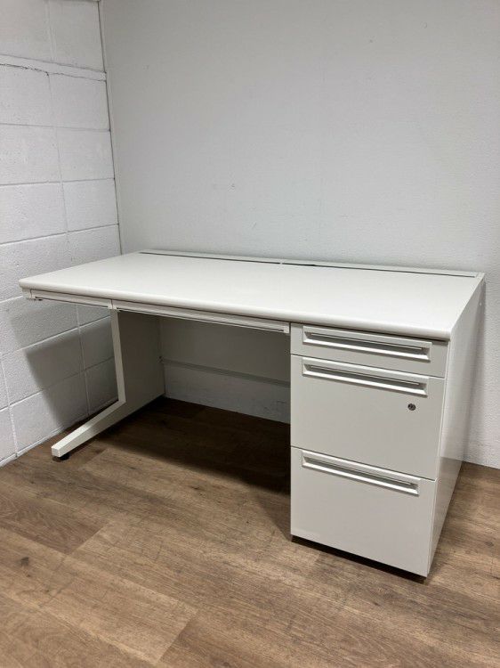 プラスUS-ISシリーズ 1400片袖デスク 商品画像1