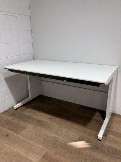 コクヨisシリーズ 1400平デスク 商品画像1