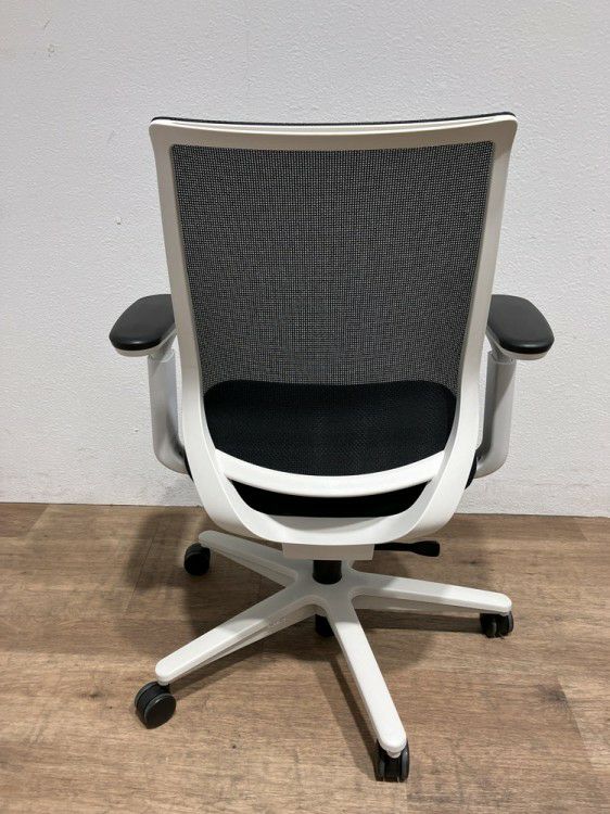 コクヨミトラチェア 肘付ミトラチェア 商品画像3