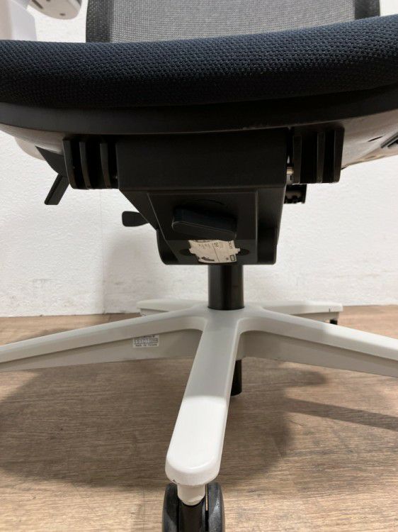 コクヨミトラチェア 肘付ミトラチェア 商品画像9