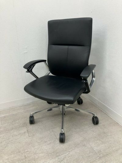 オカムラDuke(デューク)シリーズ 固定肘付デュークチェア 商品画像1