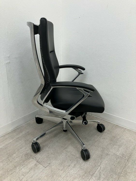 オカムラDuke(デューク)シリーズ 固定肘付デュークチェア 商品画像3