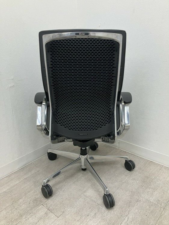オカムラDuke(デューク)シリーズ 固定肘付デュークチェア 商品画像4