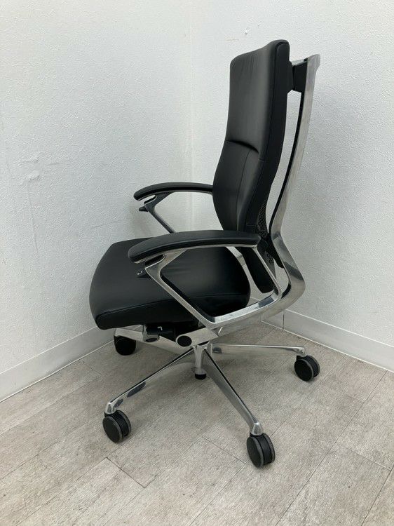 オカムラDuke(デューク)シリーズ 固定肘付デュークチェア 商品画像5