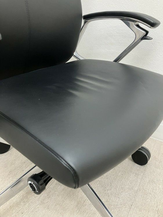 オカムラDuke(デューク)シリーズ 固定肘付デュークチェア 商品画像8