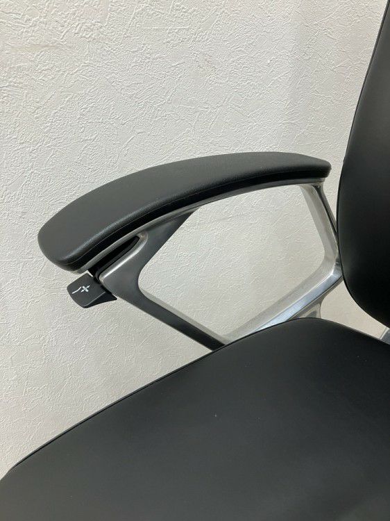 オカムラDuke(デューク)シリーズ 固定肘付デュークチェア 商品画像9