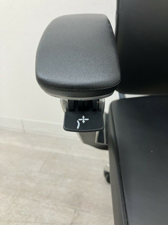 オカムラDuke(デューク)シリーズ 固定肘付デュークチェア 商品画像16