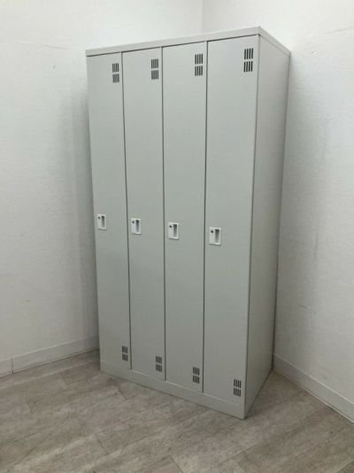東京鋼器4人用ロッカー 商品画像1