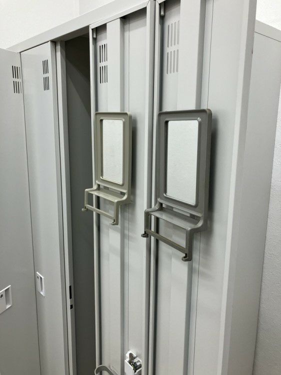 東京鋼器4人用ロッカー 商品画像13