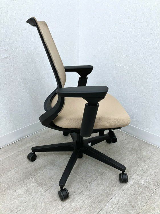 コクヨMitra2（ミトラ2）チェア 可動肘付ミトラ2チェア 商品画像3