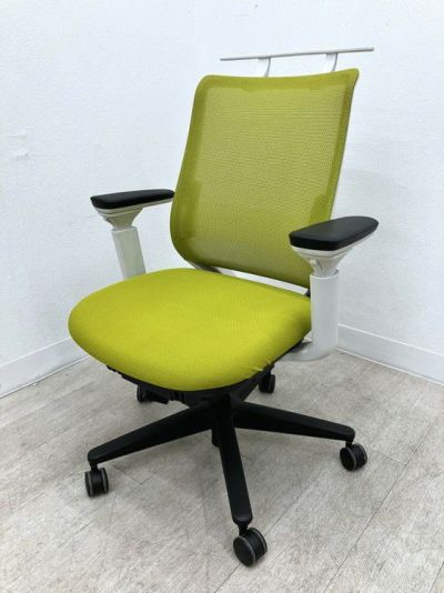 コクヨミトラチェア 可動肘付ミトラチェア 商品画像1