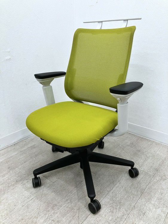 コクヨミトラチェア 可動肘付ミトラチェア 商品画像1