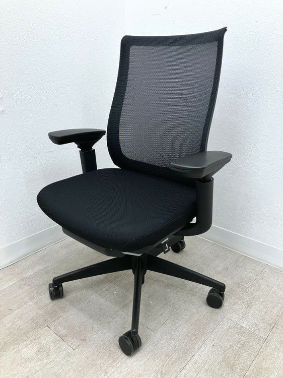 コクヨBezel(ベゼル)チェア 可動肘付ベゼルチェア 商品画像1